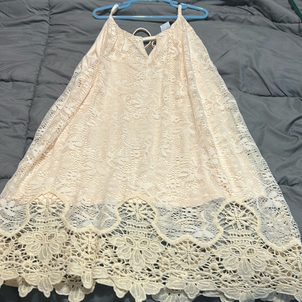 New never worn high neck lace tank